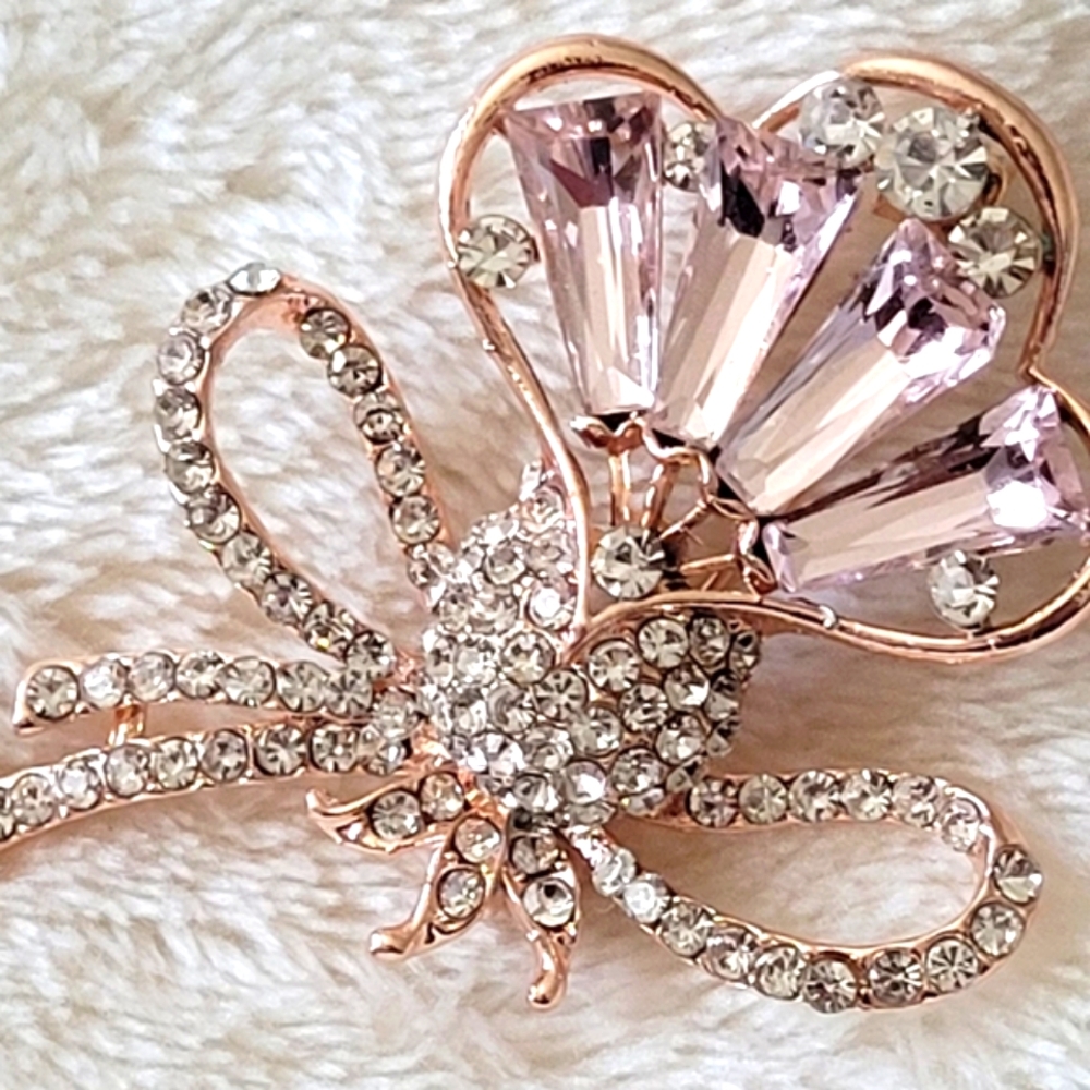 Fabulous brooch, gold toned with pink rhinestones.